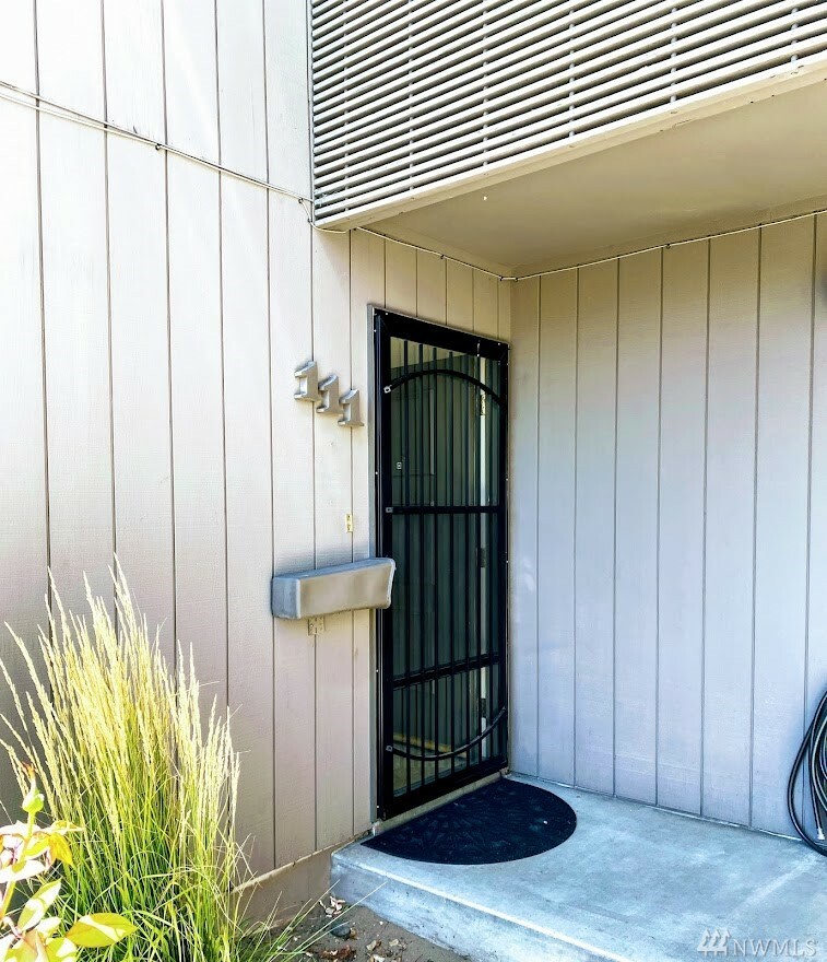 Property Photo: 407 Oregon St WA 98801