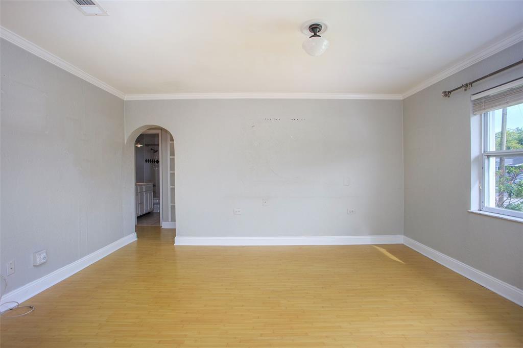 Property Photo: 401 61st Avenue NE FL 33703