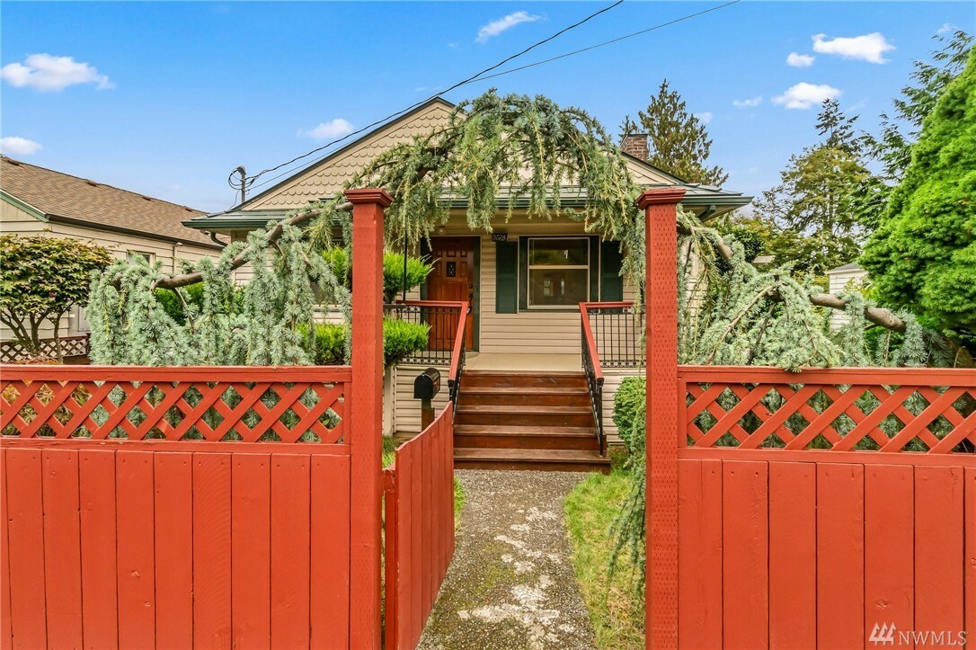 Property Photo: 8824 17th Ave NE WA 98115