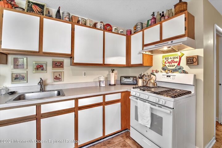 15 Bluebird Lane  Marlboro NJ 07746 photo