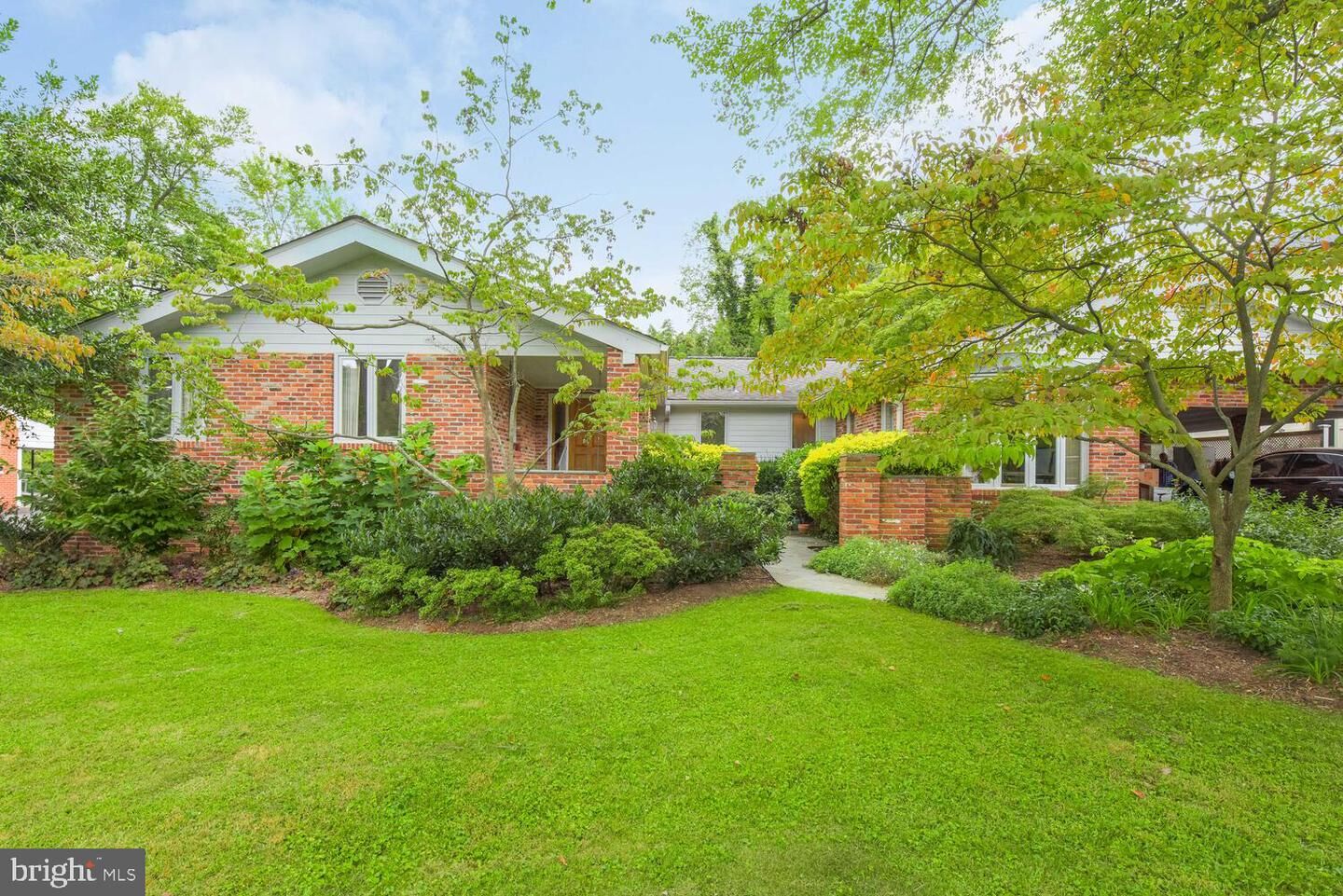 Property Photo: 1137 Buchanan Street VA 22101