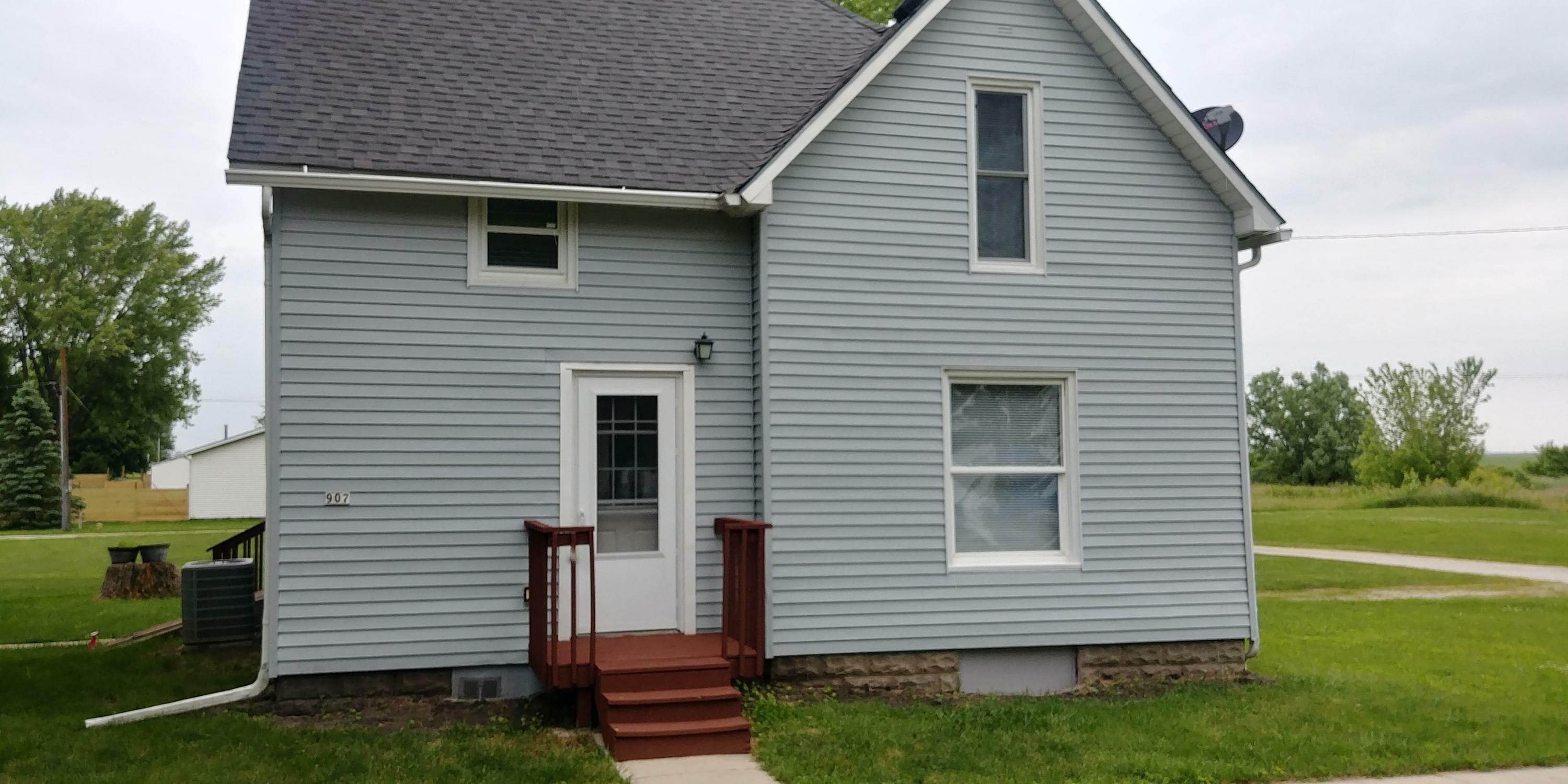 Property Photo:  907 Weber Street  IA 50134 