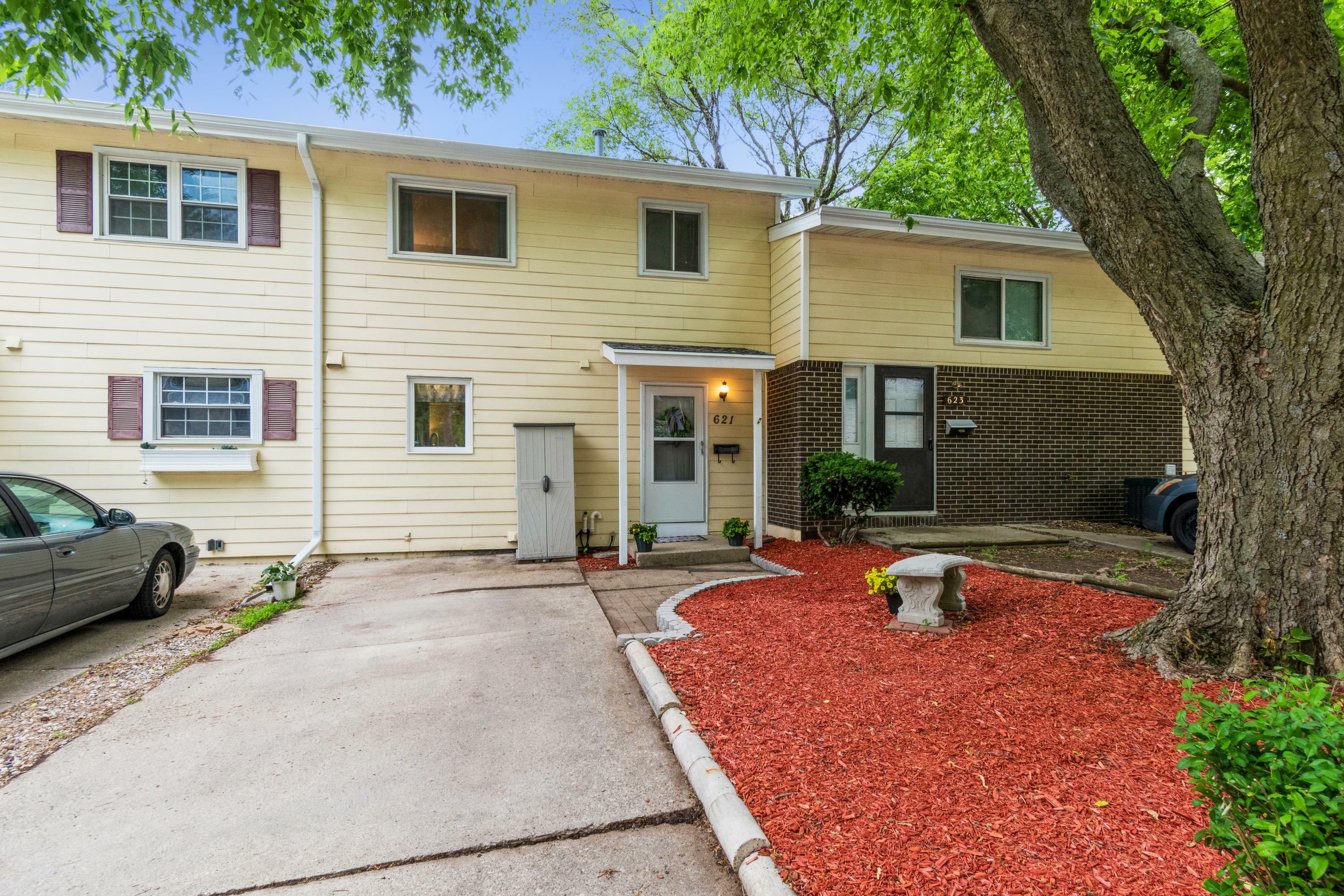 Property Photo:  621 Meadow Place  IA 50010 