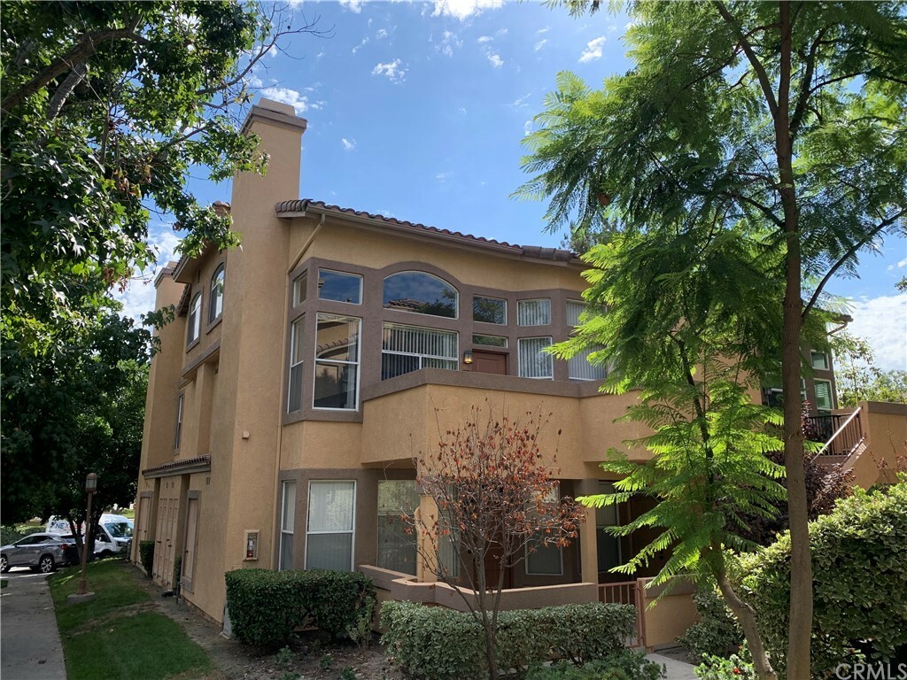 Property Photo: 19431 Rue De Valore 1G CA 92610