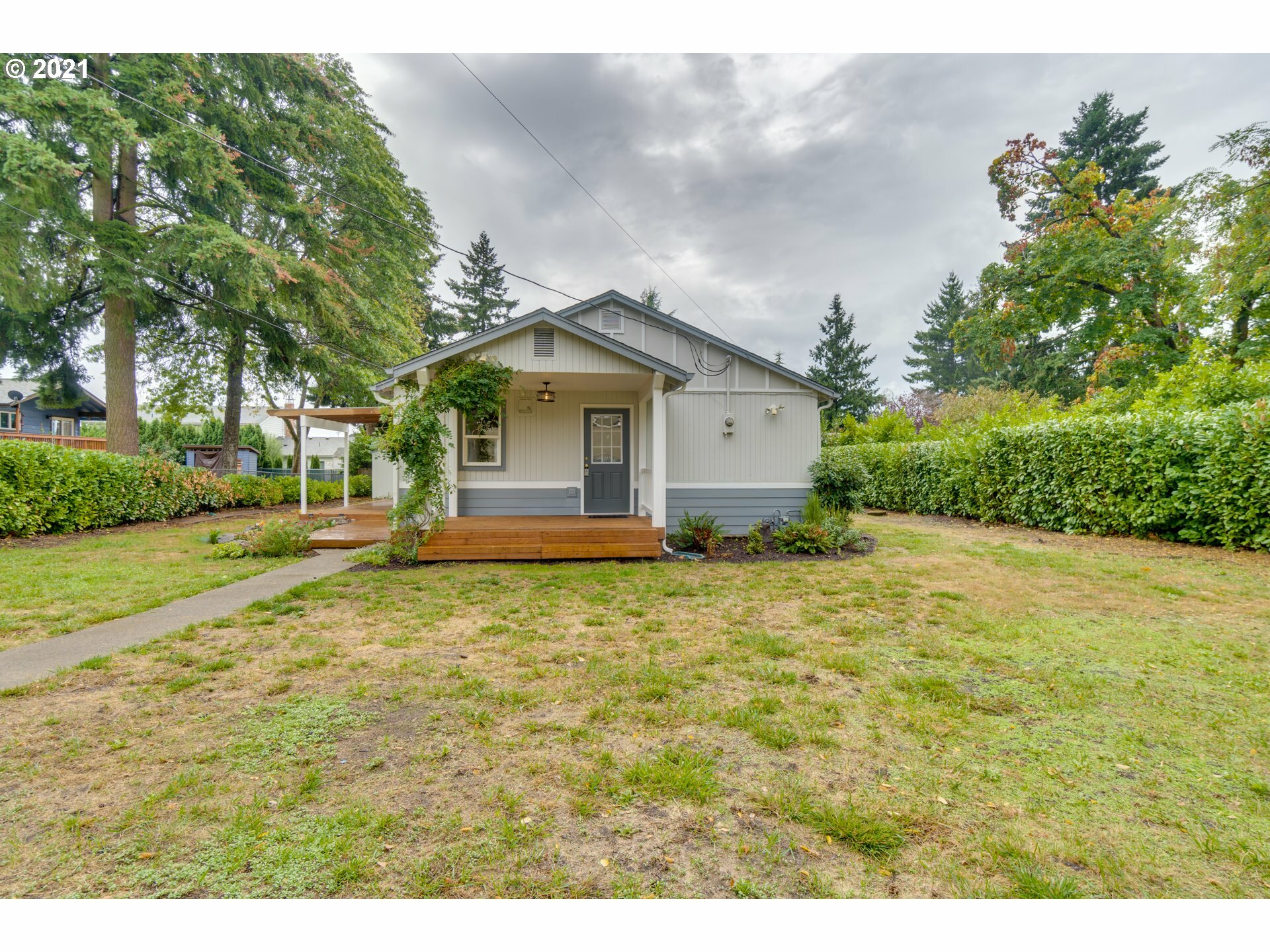 Property Photo:  600 Friedel Ave  WA 98664 