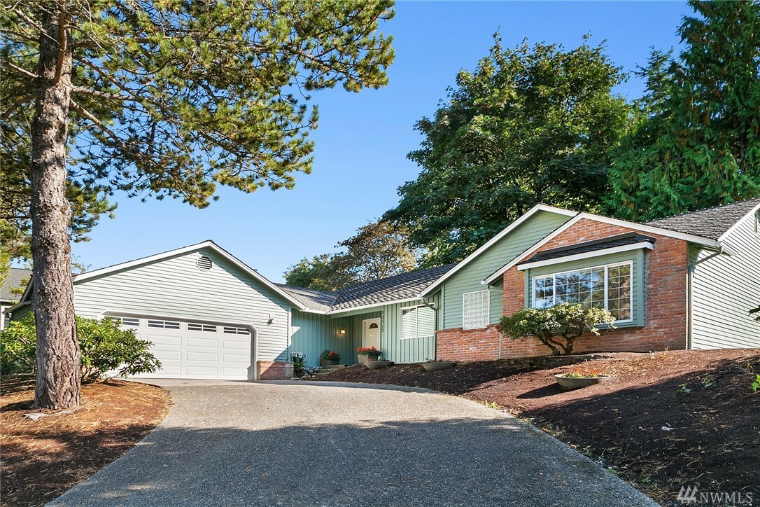 Property Photo:  20517 NE 43rd Street  WA 98074 