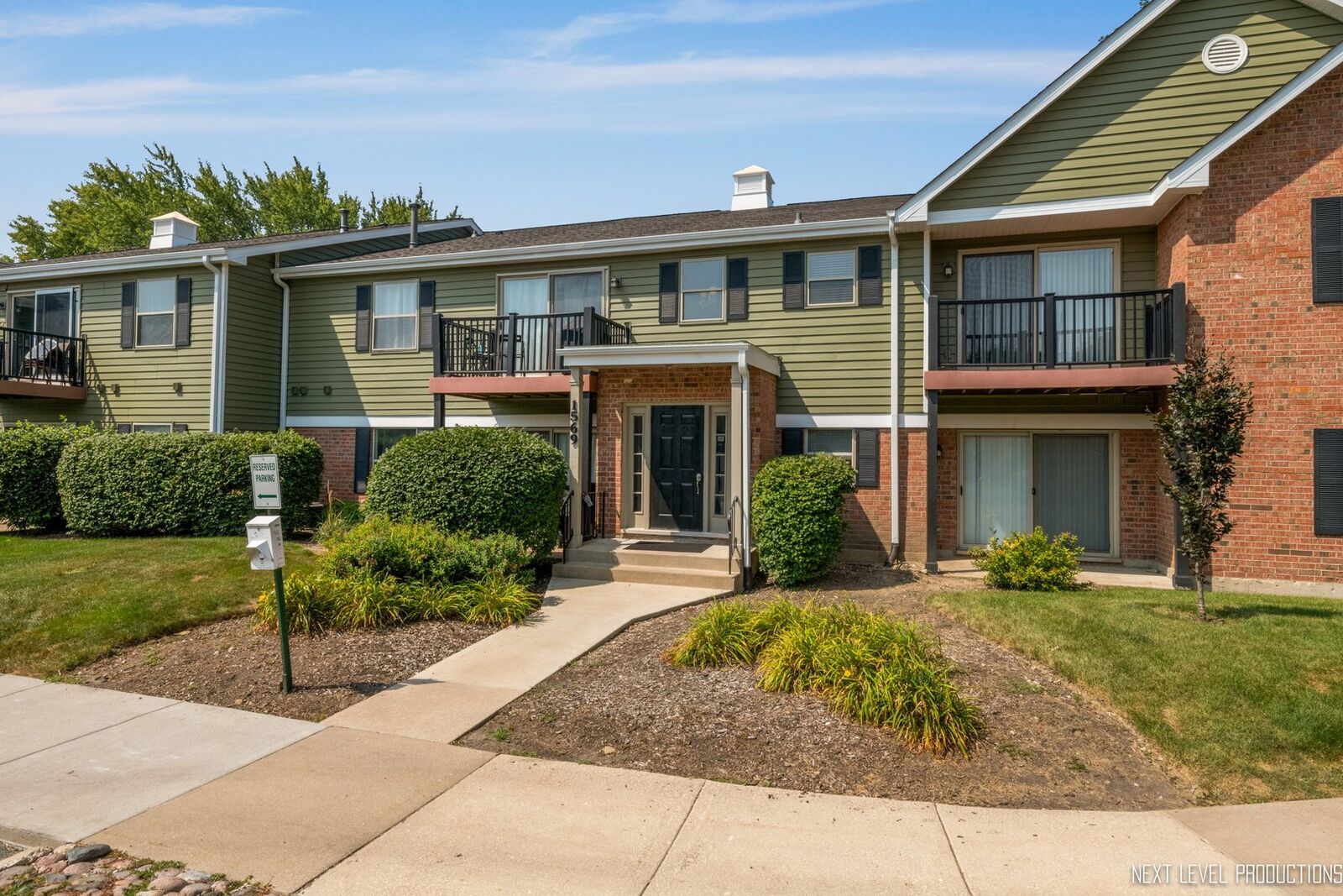 Property Photo:  1569 Raymond Drive 204  IL 60563 
