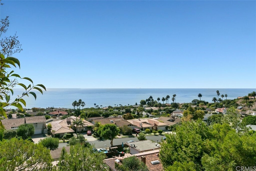 Property Photo:  30257 Via Victoria  CA 90275 