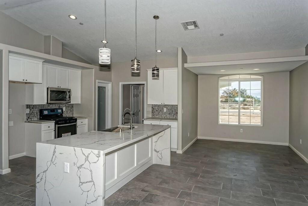 Property Photo:  17945 Linden Street  CA 92345 