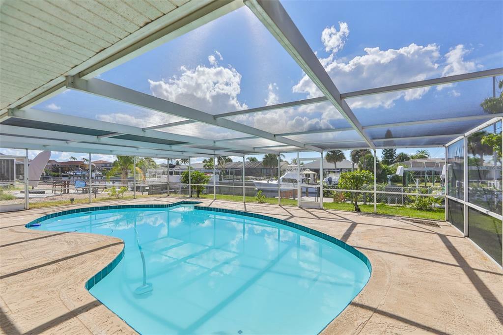 Property Photo:  6310 Wisteria Lane  FL 33572 