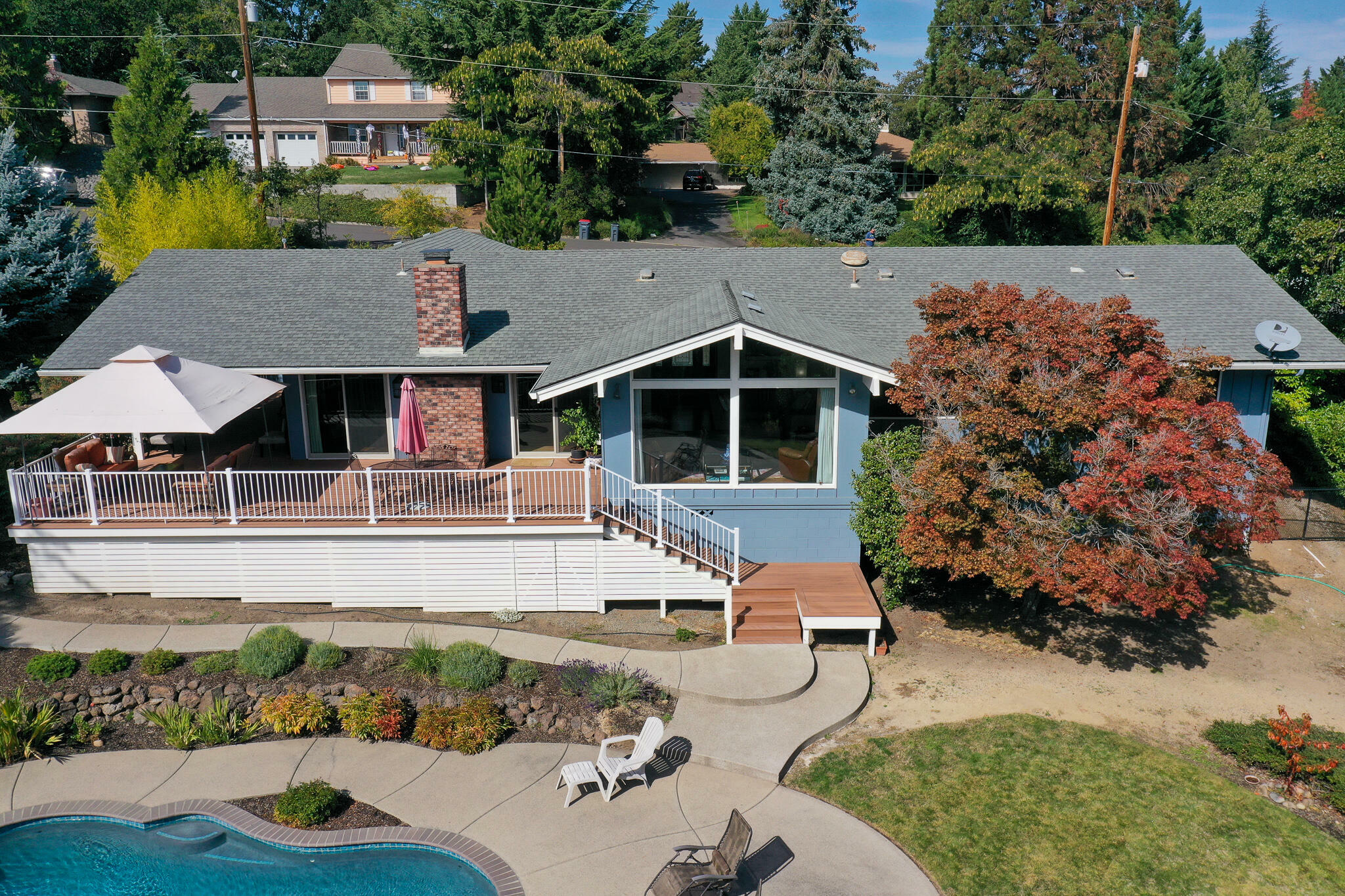 Property Photo: 2432 Nieto Way OR 97504