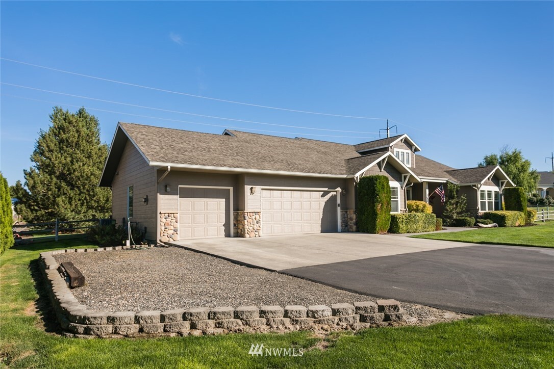 Property Photo:  2773  Jessica Lane  WA 99362 