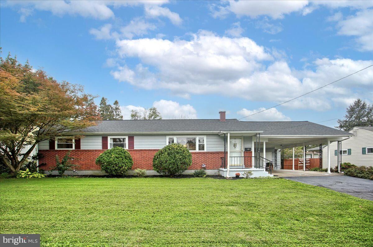 Property Photo: 9 Plainview PA 17011