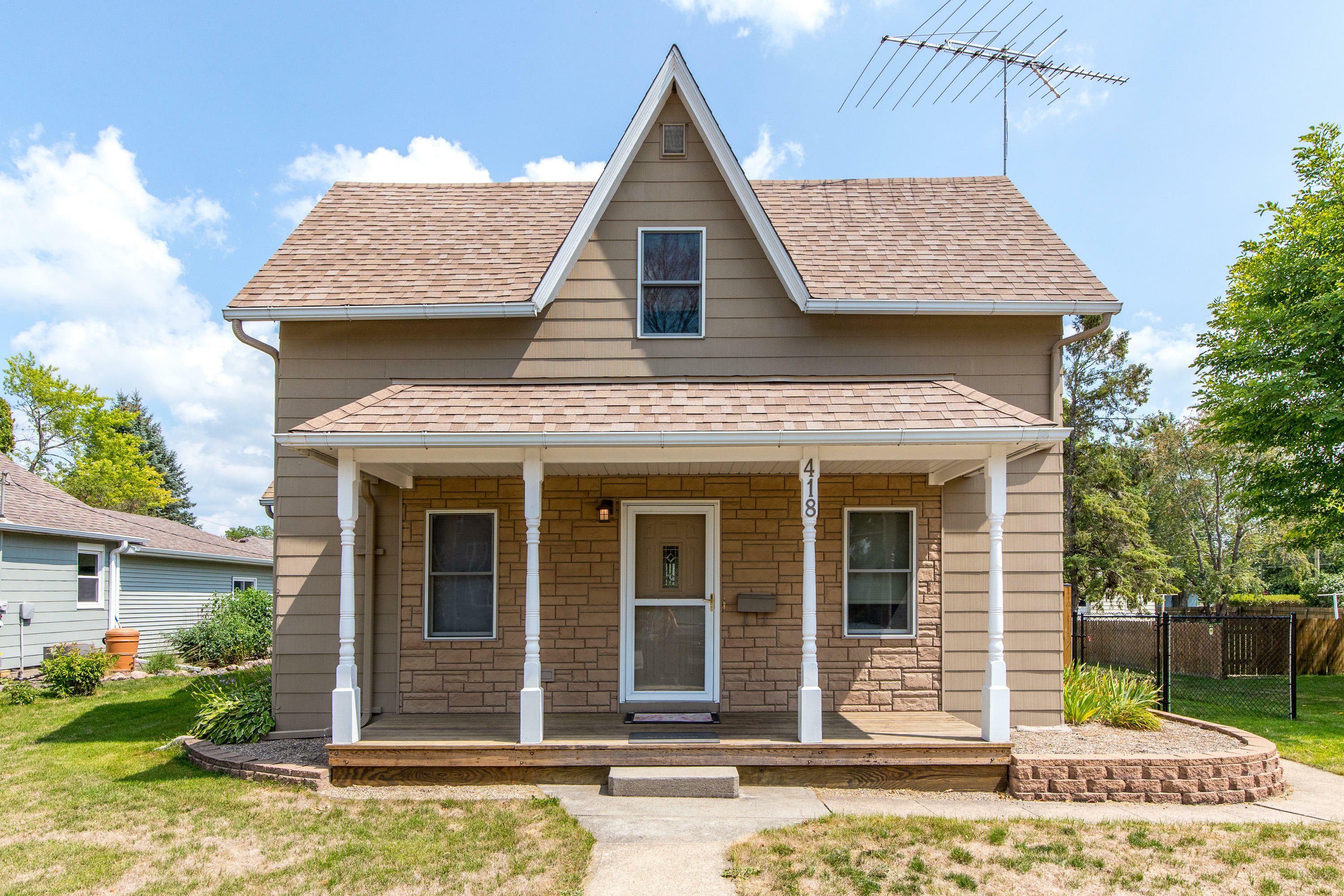 Property Photo:  418 Pennsylvania Avenue  IA 50248 