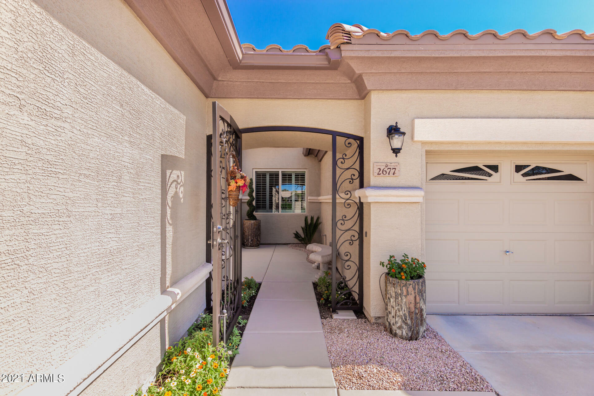 Property Photo: 2677 E Westchester Drive AZ 85249
