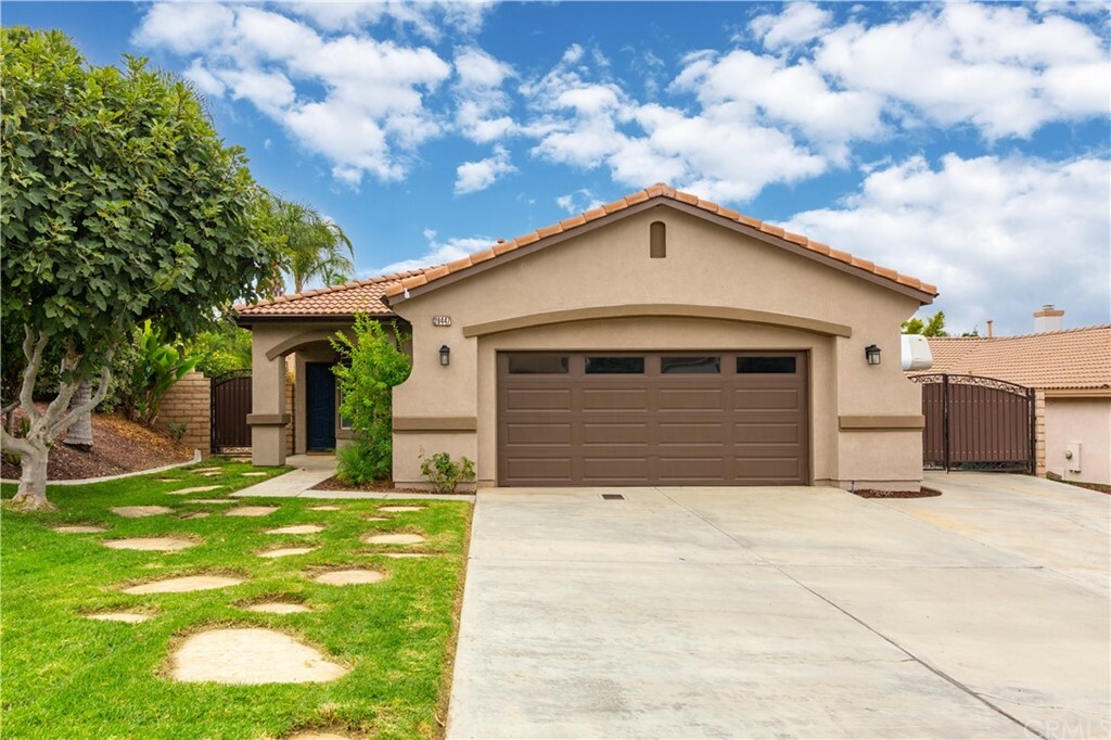 Property Photo:  28447 Chaucer Road  CA 92585 