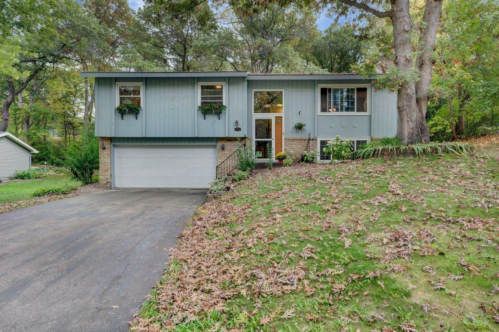 Property Photo: 3303 Red Oak Circle S MN 55337