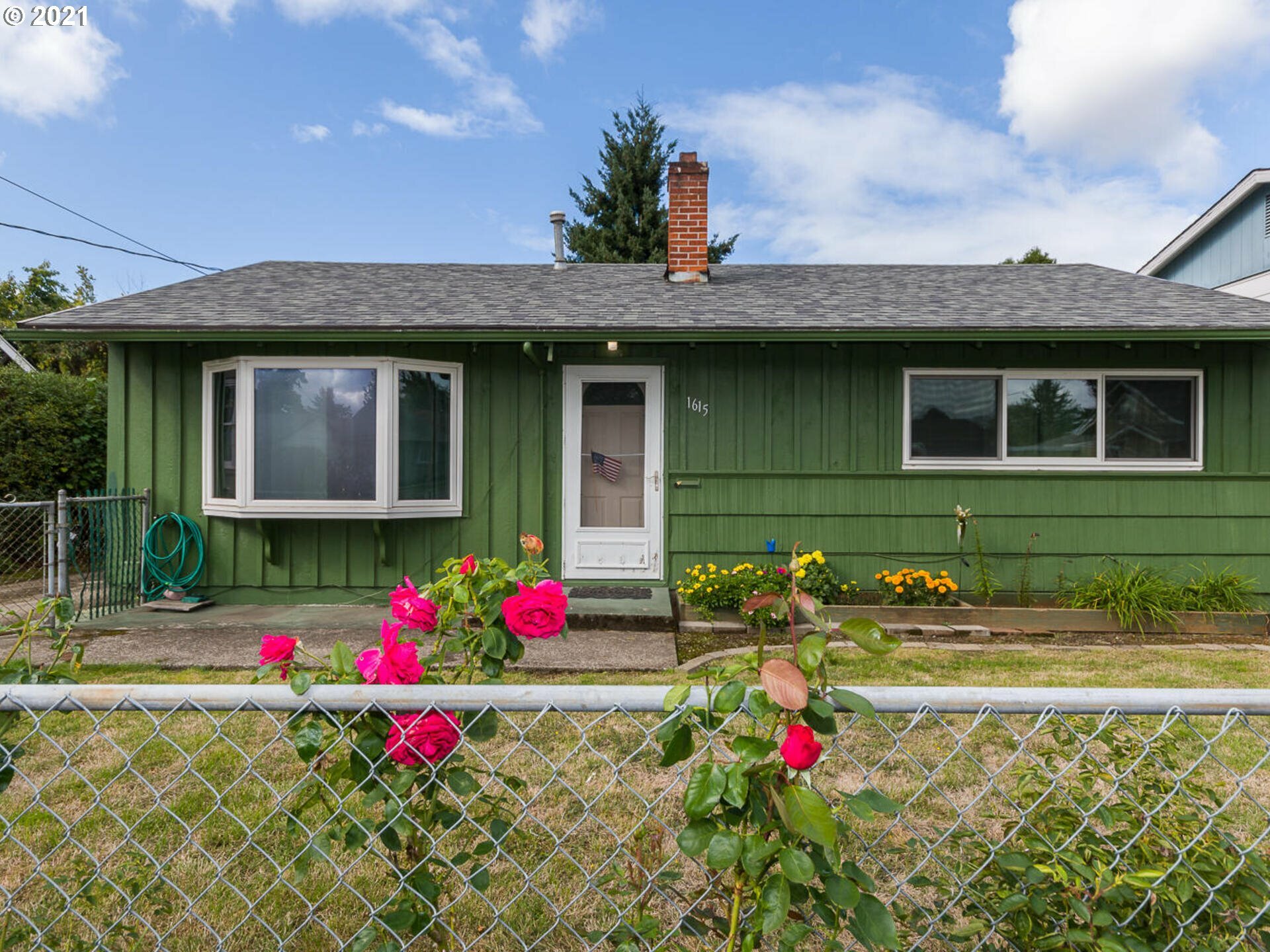 Property Photo:  1615 SE 88th Ave  OR 97216 