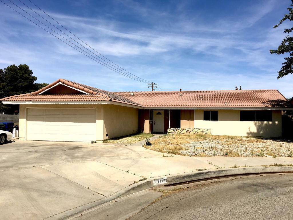 Property Photo:  44352 Downsview Road  CA 93535 