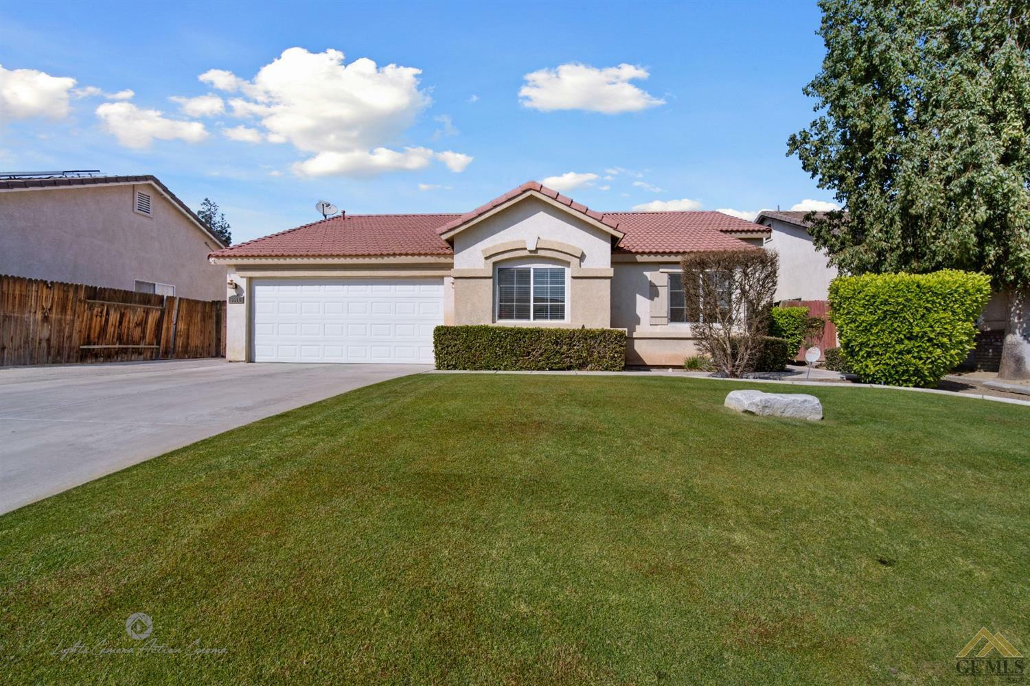 Property Photo:  9906 Marco Polo Avenue  CA 93312 