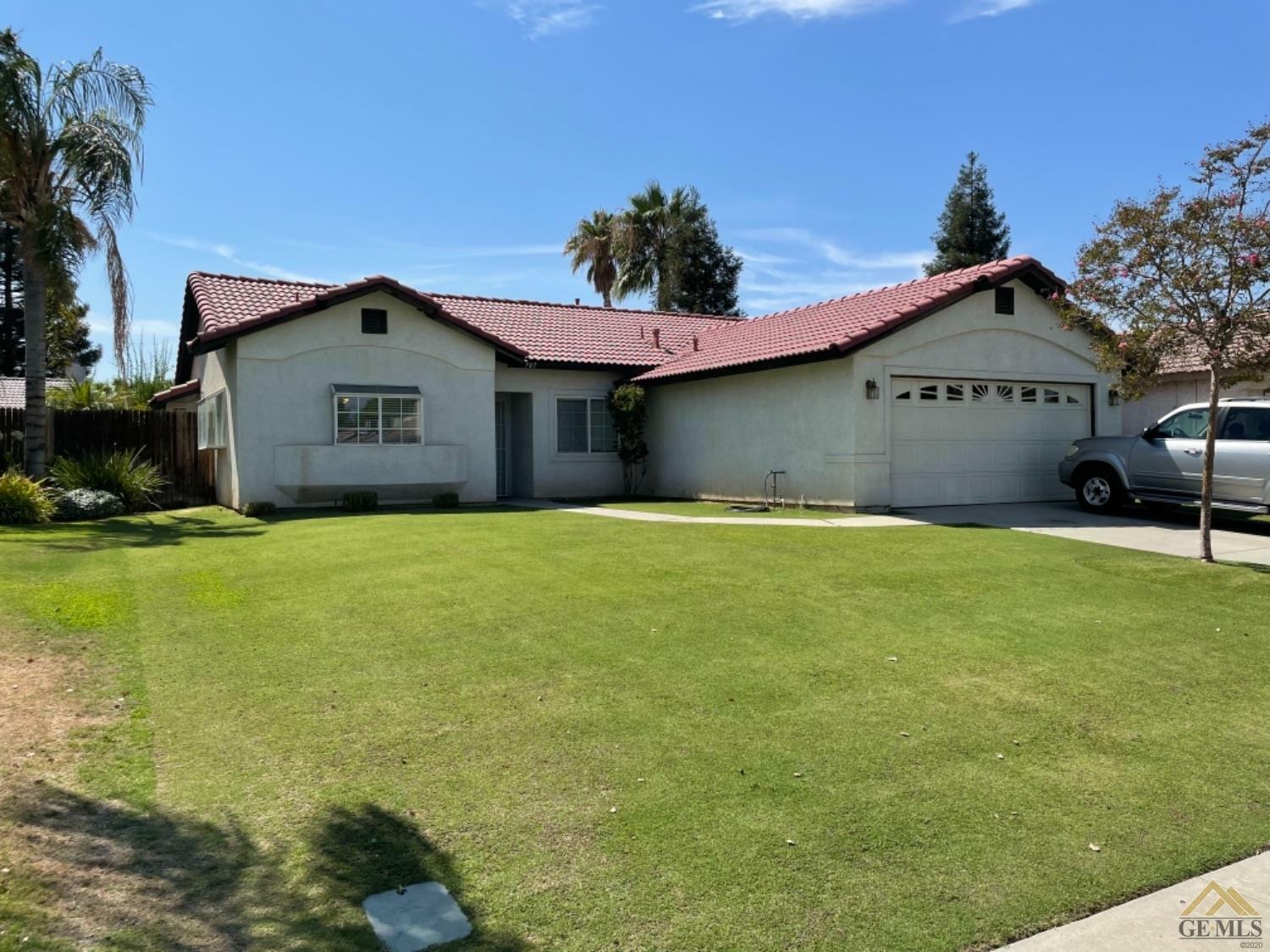 Property Photo:  707 Markham Way  CA 93312 