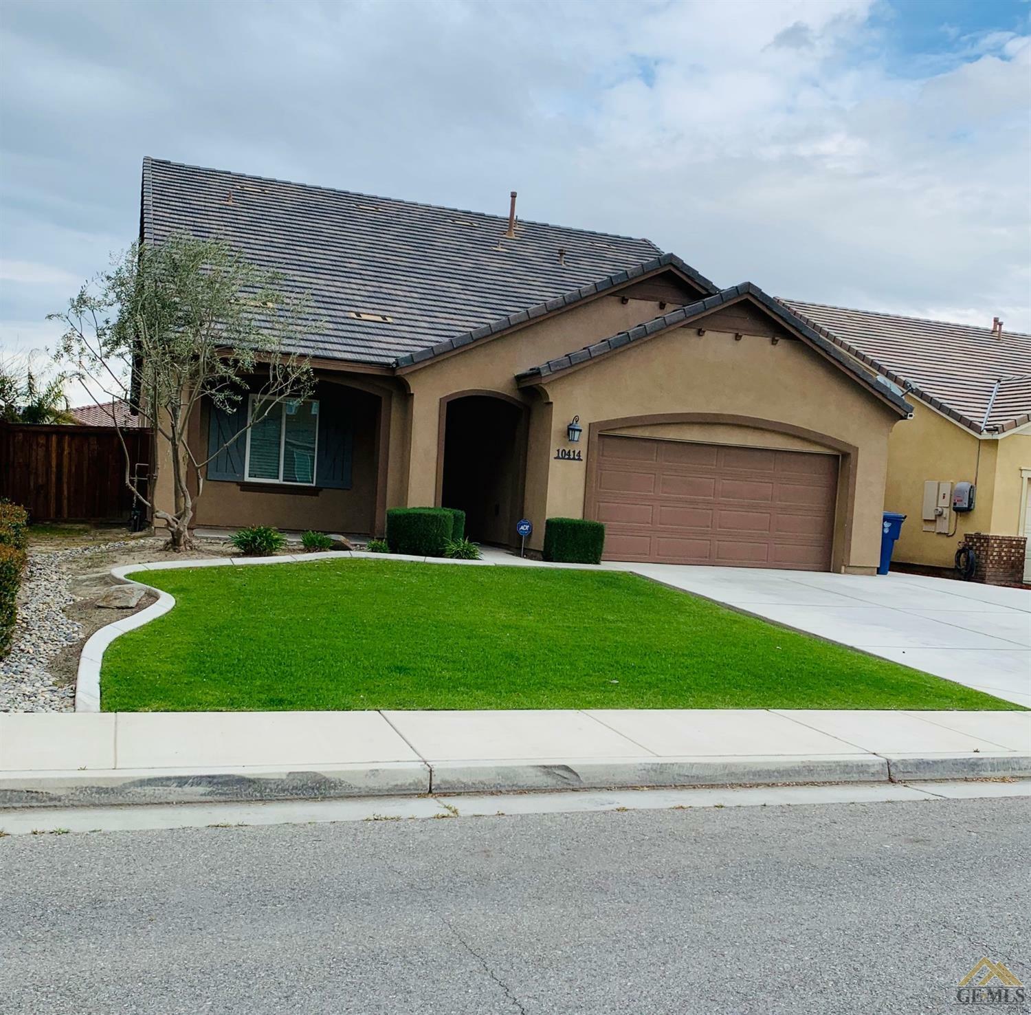 Property Photo:  10414 Mustang Peak Drive  CA 93311 