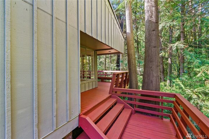 Property Photo:  701 E Pointes Dr W  WA 98584 