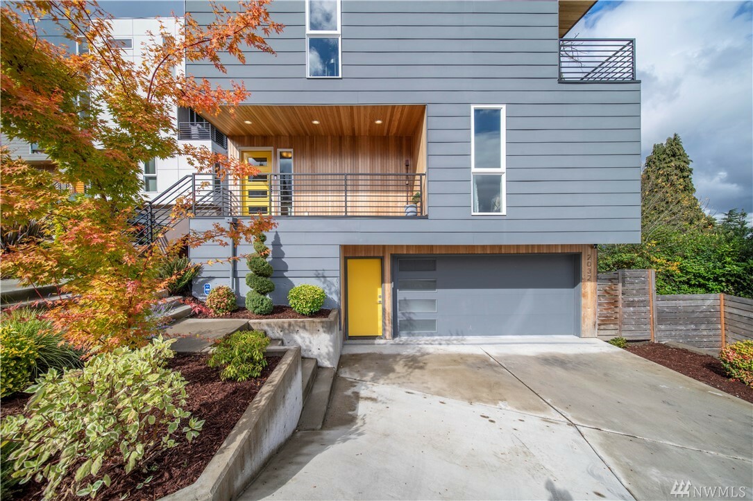 Property Photo: 2032 S 104th Lane WA 98168