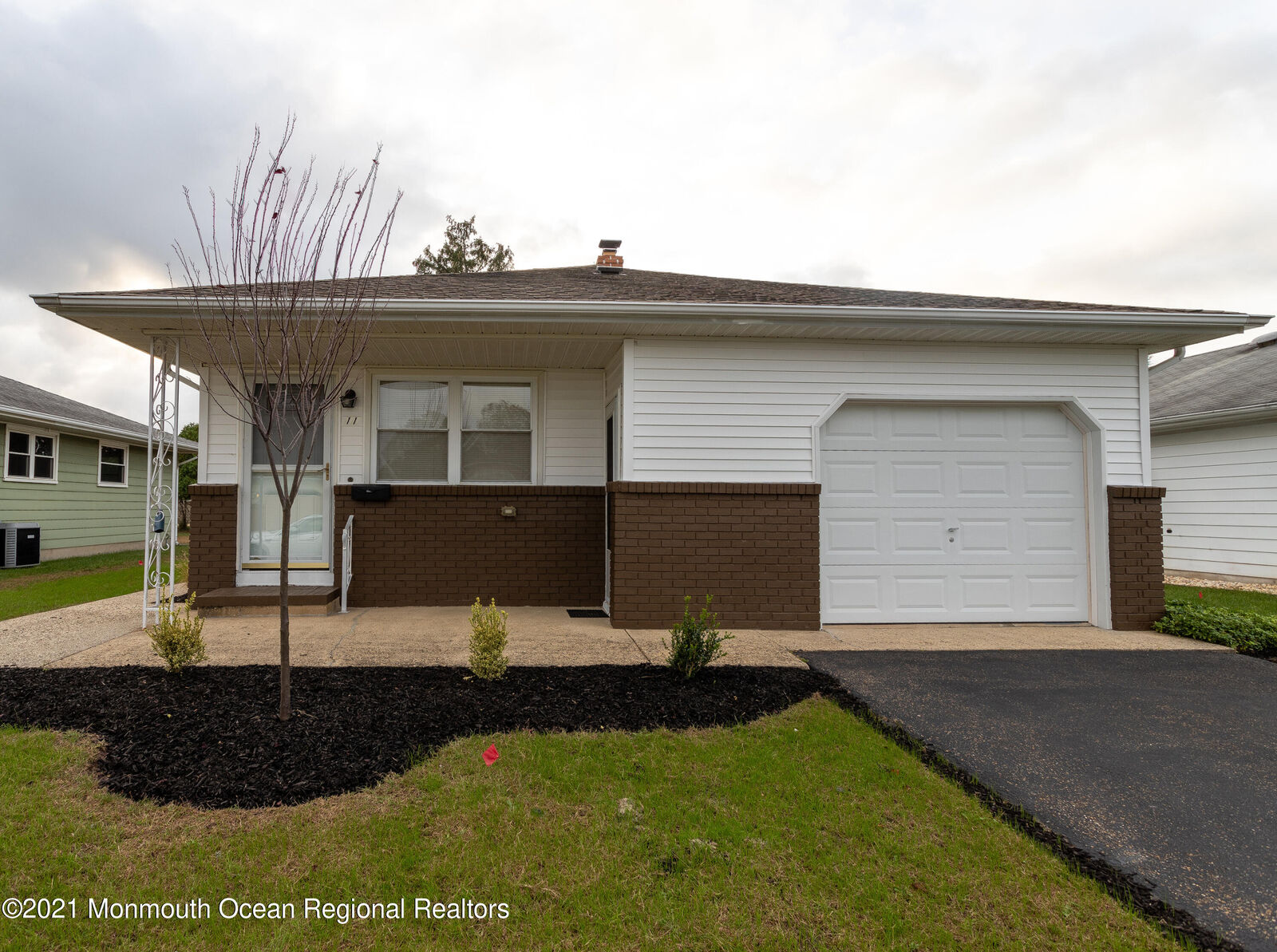 Property Photo:  11 Bolans Court  NJ 08757 