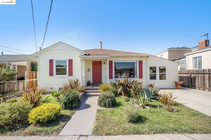 Property Photo:  791 35th Street  CA 94805-1772 