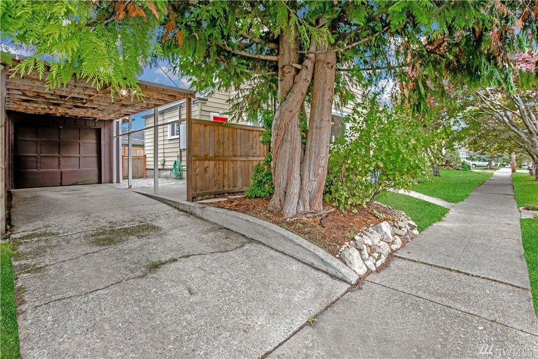 Property Photo:  1008 S Junett St  WA 98405 