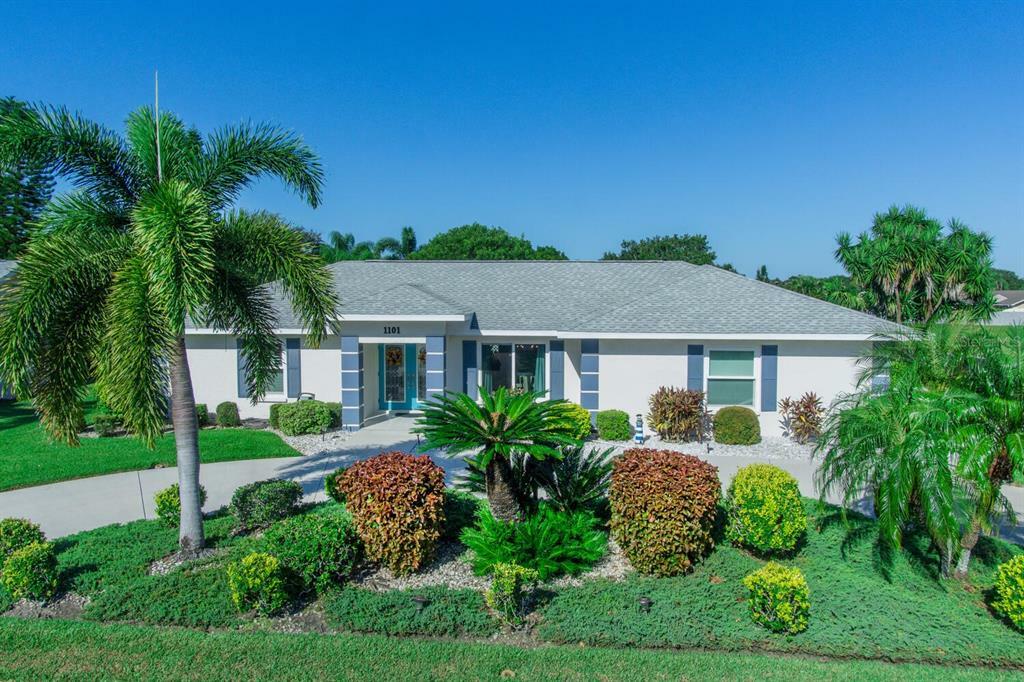 Property Photo: 1101 Buttonwood Court FL 34293