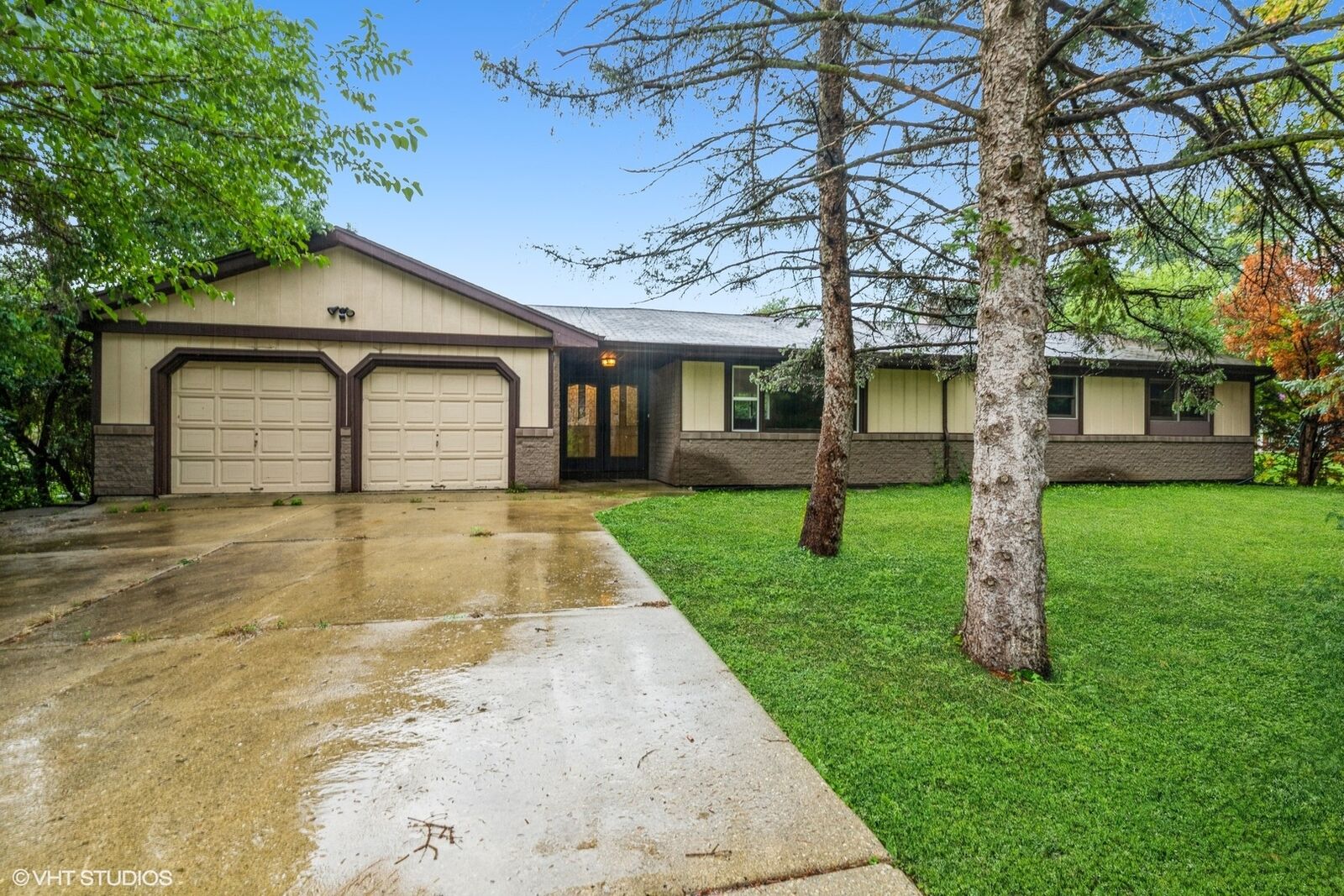 Property Photo:  2N063 Linda Lane  IL 60188