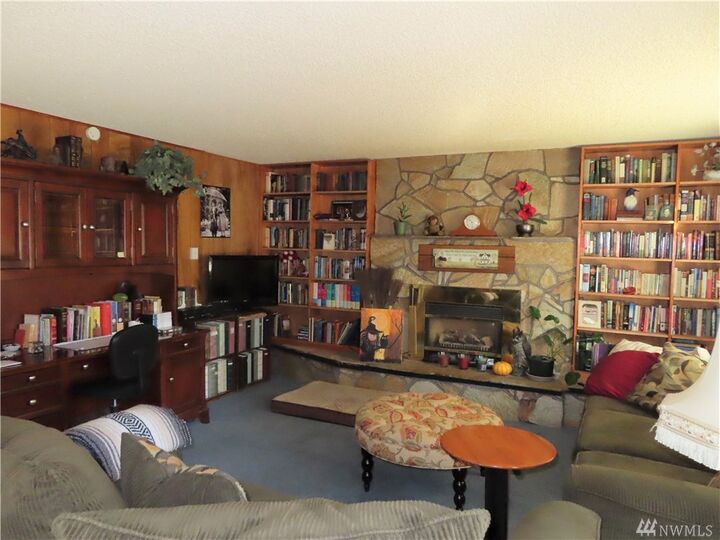 Property Photo:  406 Williams Dr  WA 99166 