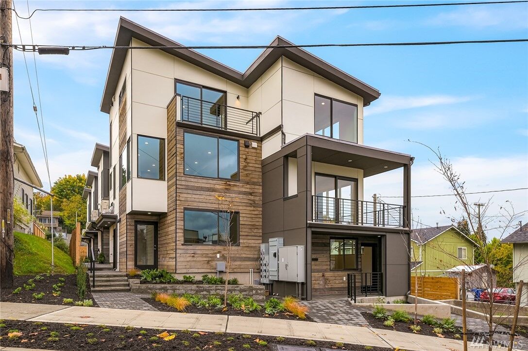 Property Photo: 5031 35th Ave S G WA 98118