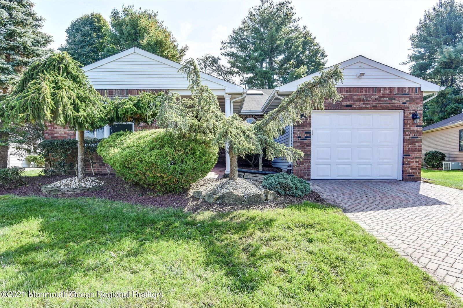 Property Photo:  6 Weston Court  NJ 07746 