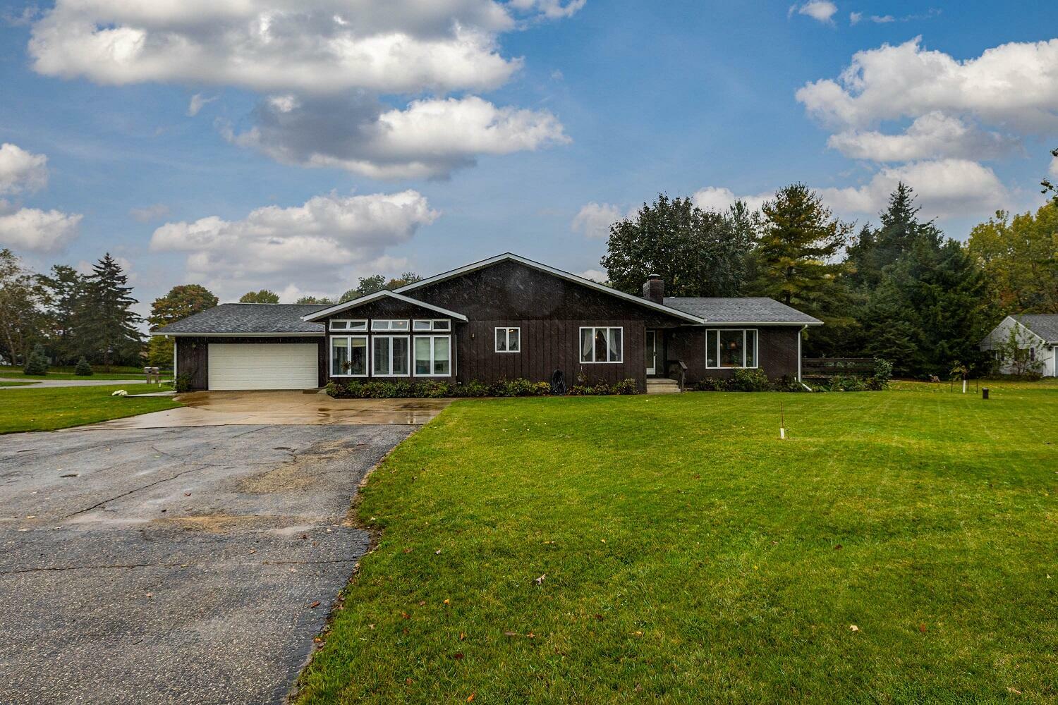 Property Photo:  8253 Peninsula Drive  MI 49346 