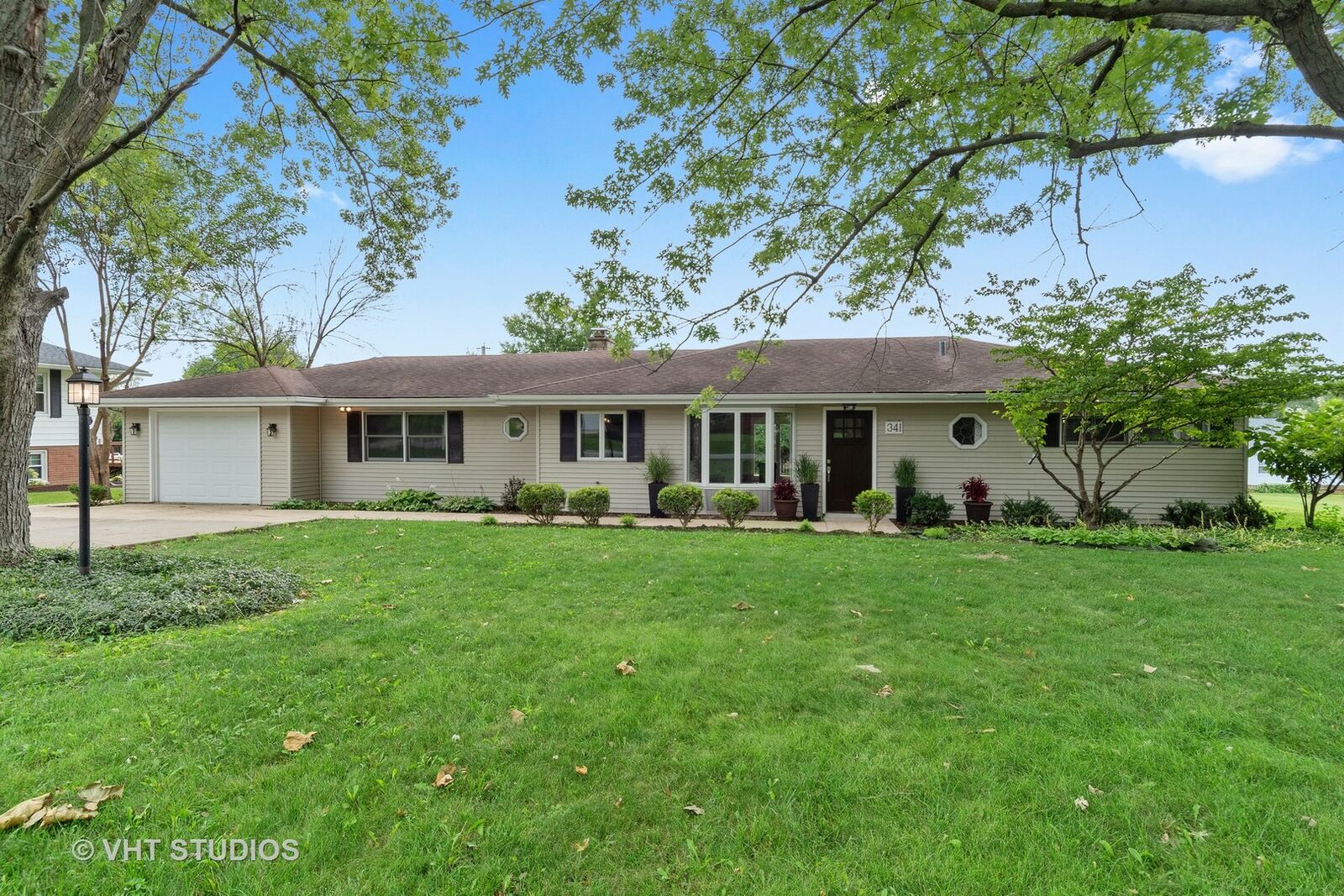 Property Photo:  341 Hilltop Drive  IL 60542 