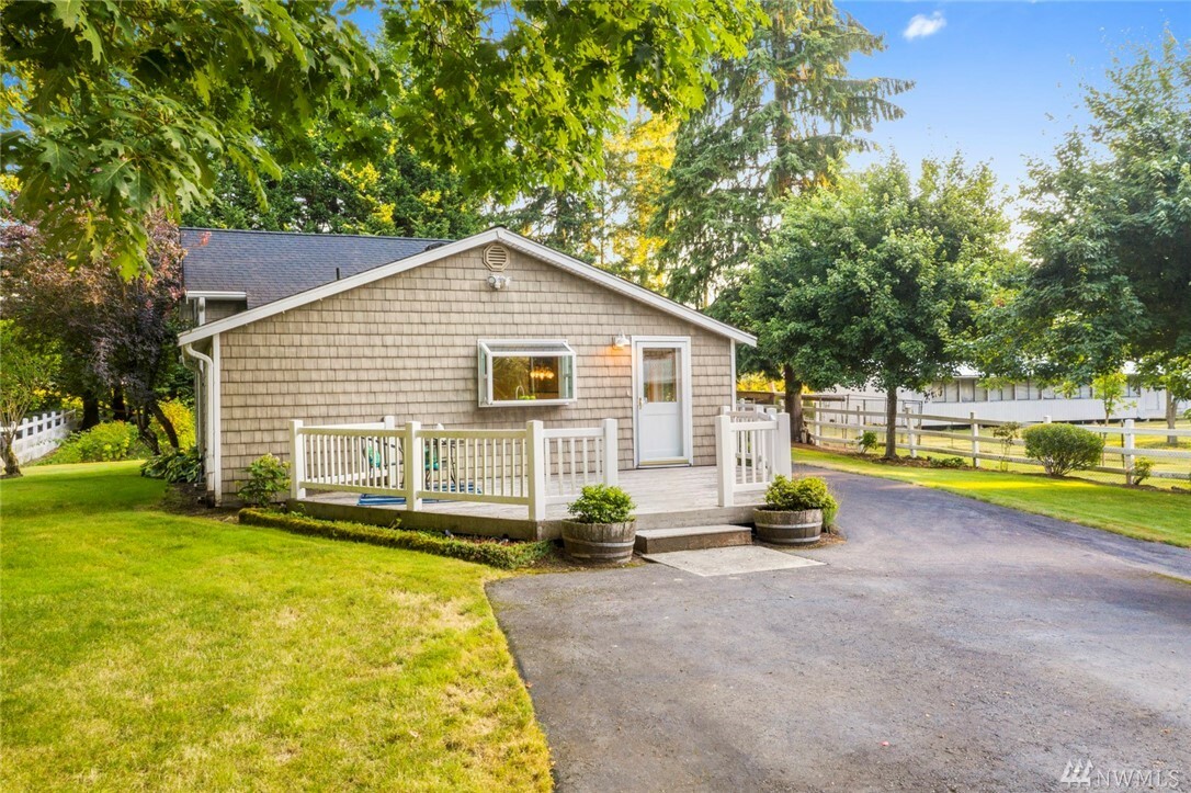 Property Photo: 1125 Dyer Rd WA 98294