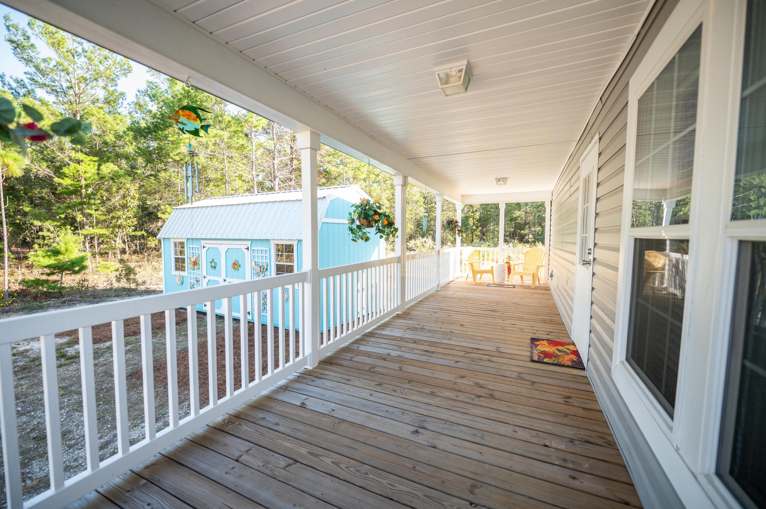 Property Photo:  224 E Violet Lane  FL 32433 