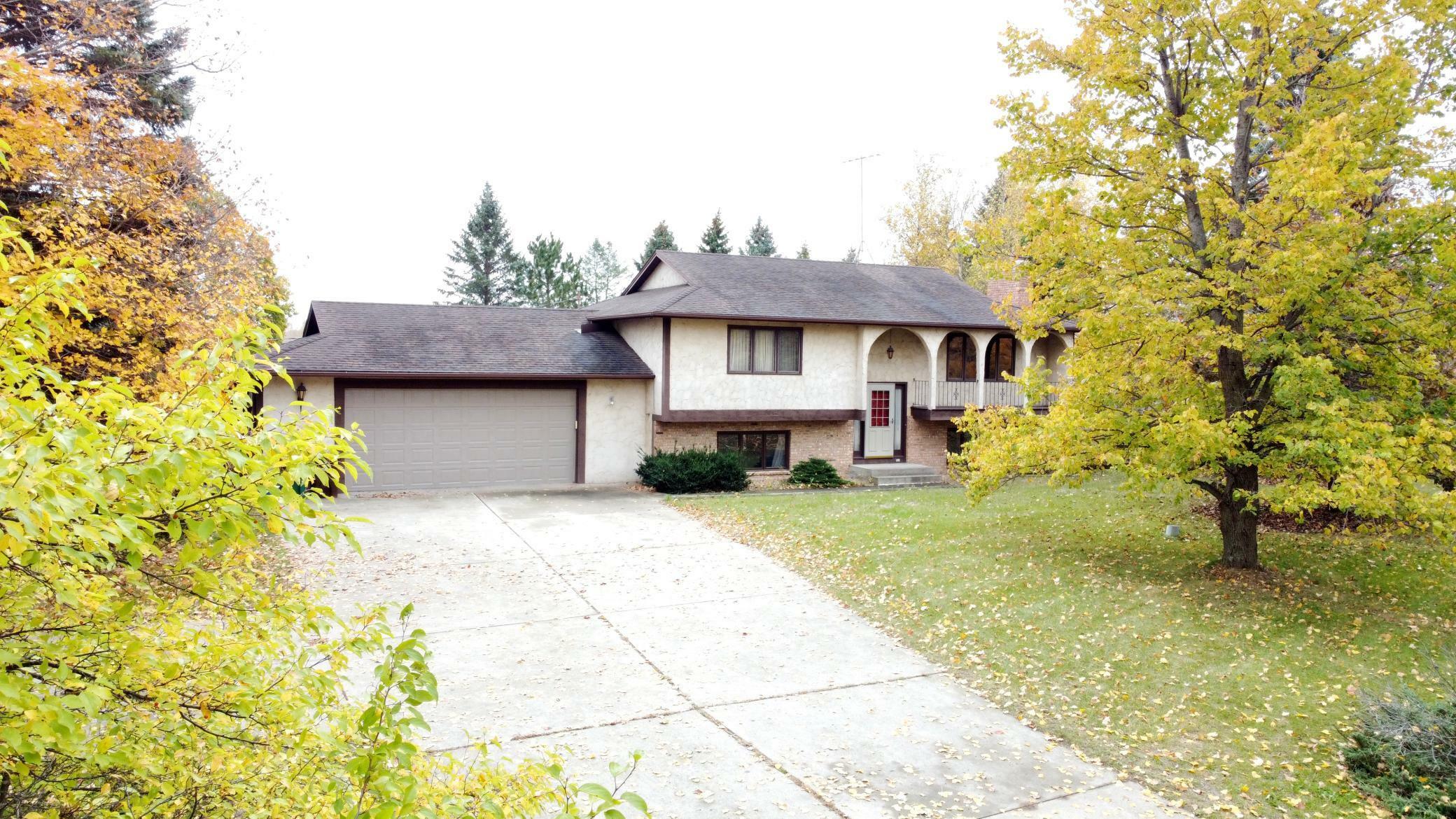 Property Photo:  1084 Jalger Avenue SE  MN 55313 