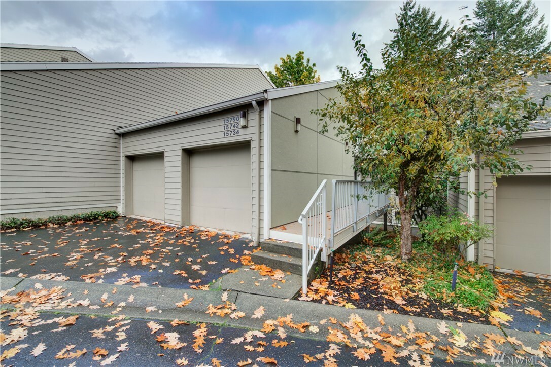 Property Photo:  15742 NE 70th Ct 15742  WA 98052 