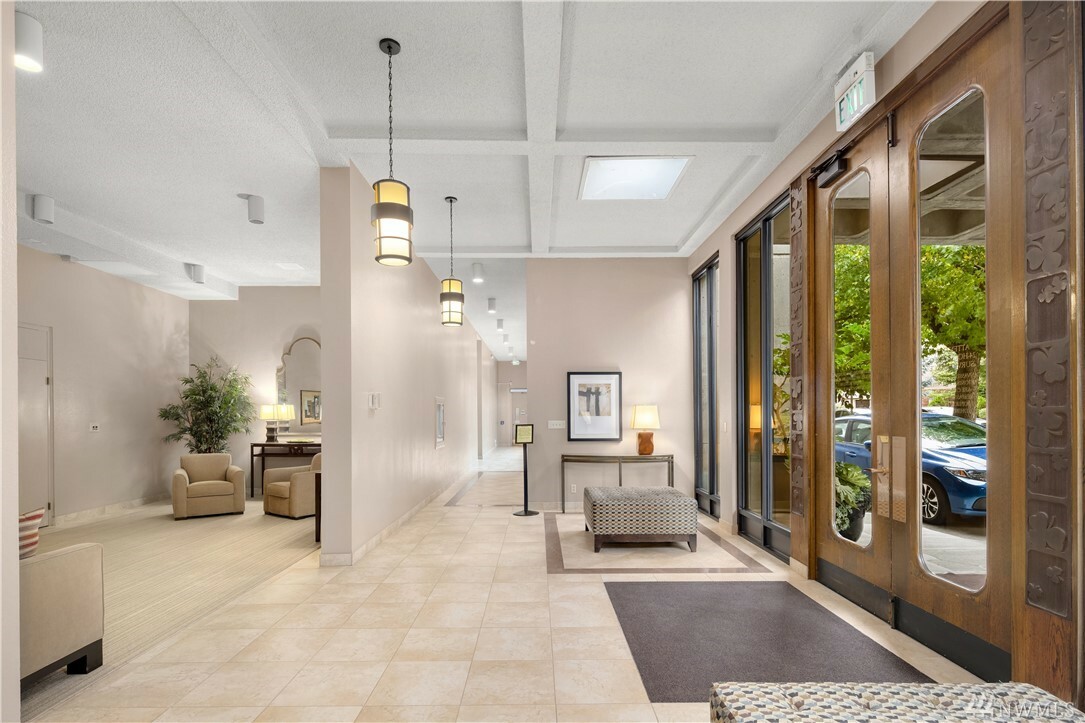Property Photo: 601 Belmont Ave E C4 WA 98102
