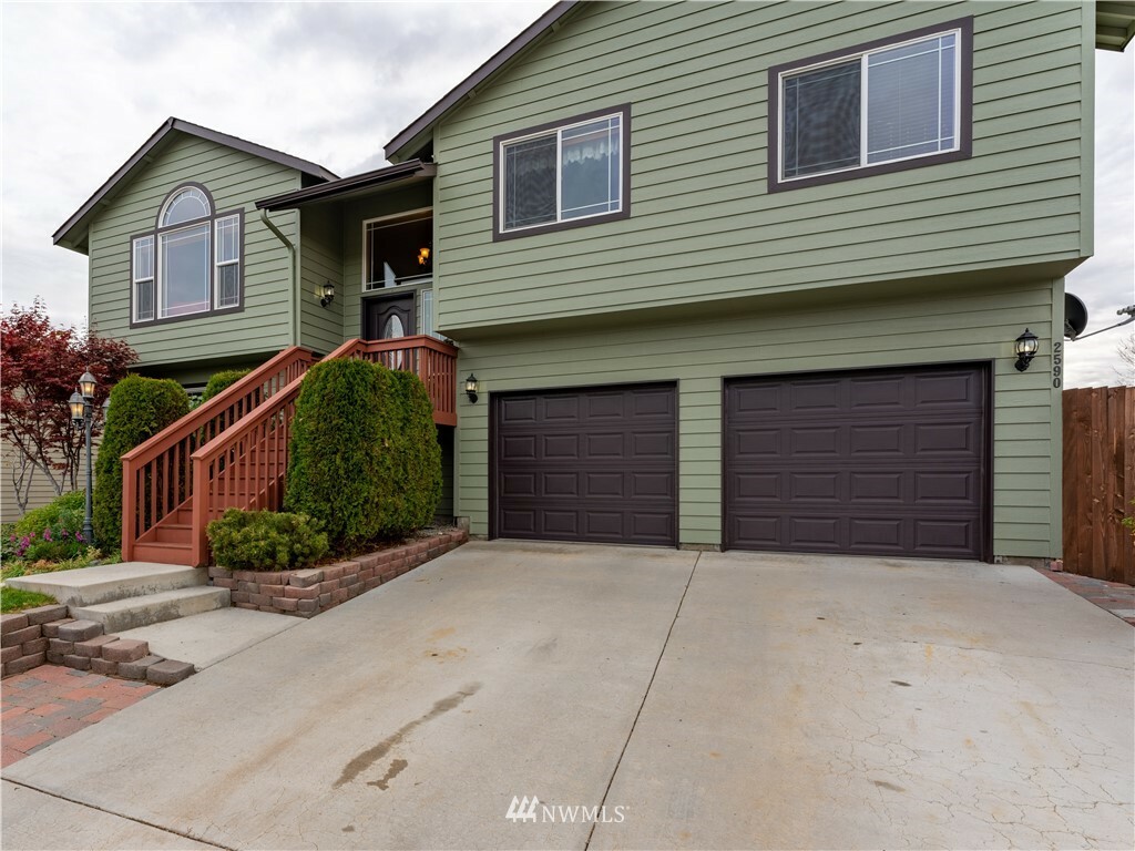Property Photo: 2590 Fancher Heights Boulevard WA 98802