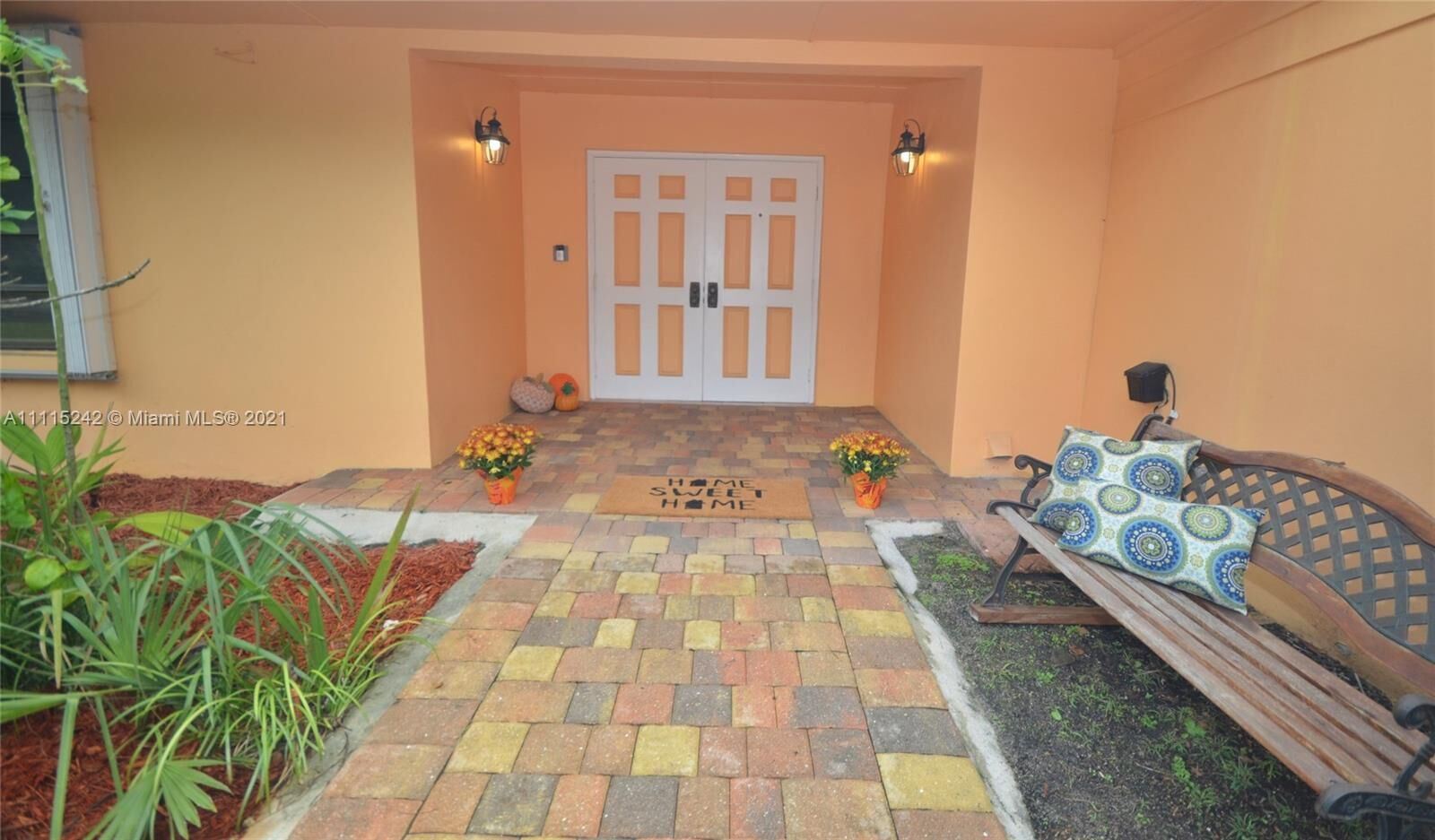 Property Photo: 15251 Durnford Dr FL 33014