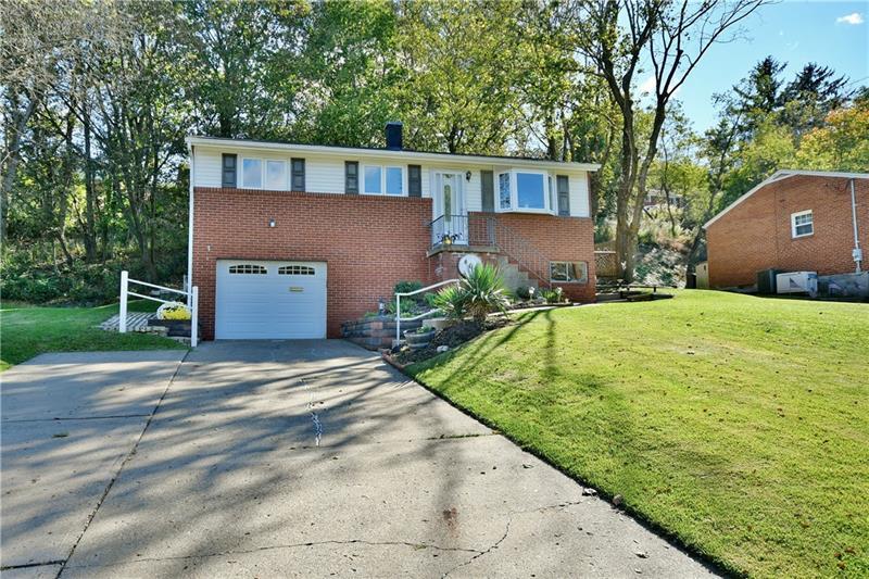 Property Photo: 465 Torwood Lane PA 15236
