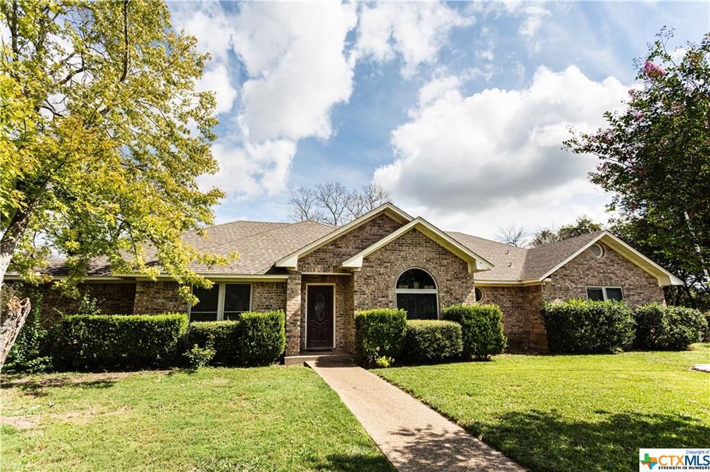 Property Photo: 1036 Tillamook Street TX 76643