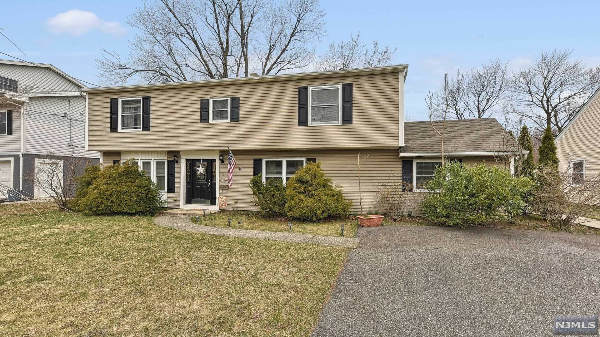 Property Photo: 8 Voorhis Place NJ 07444