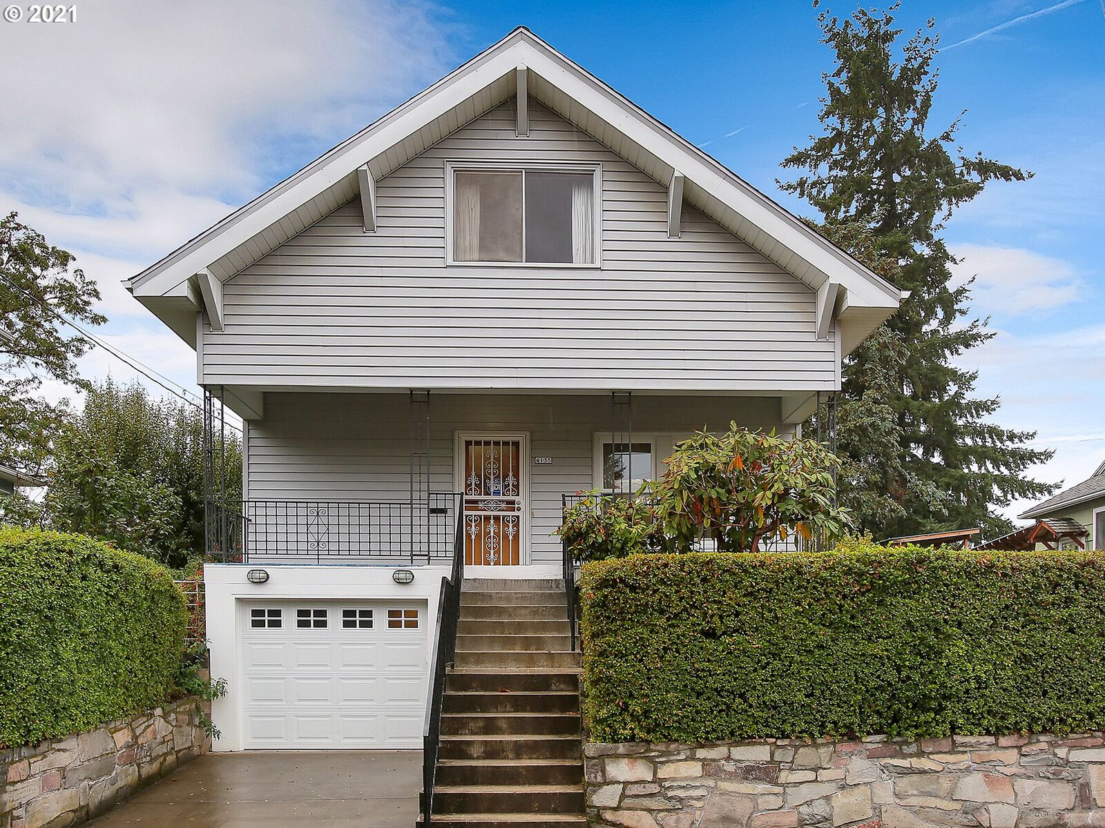 Property Photo: 4135 SE 28th Pl OR 97202