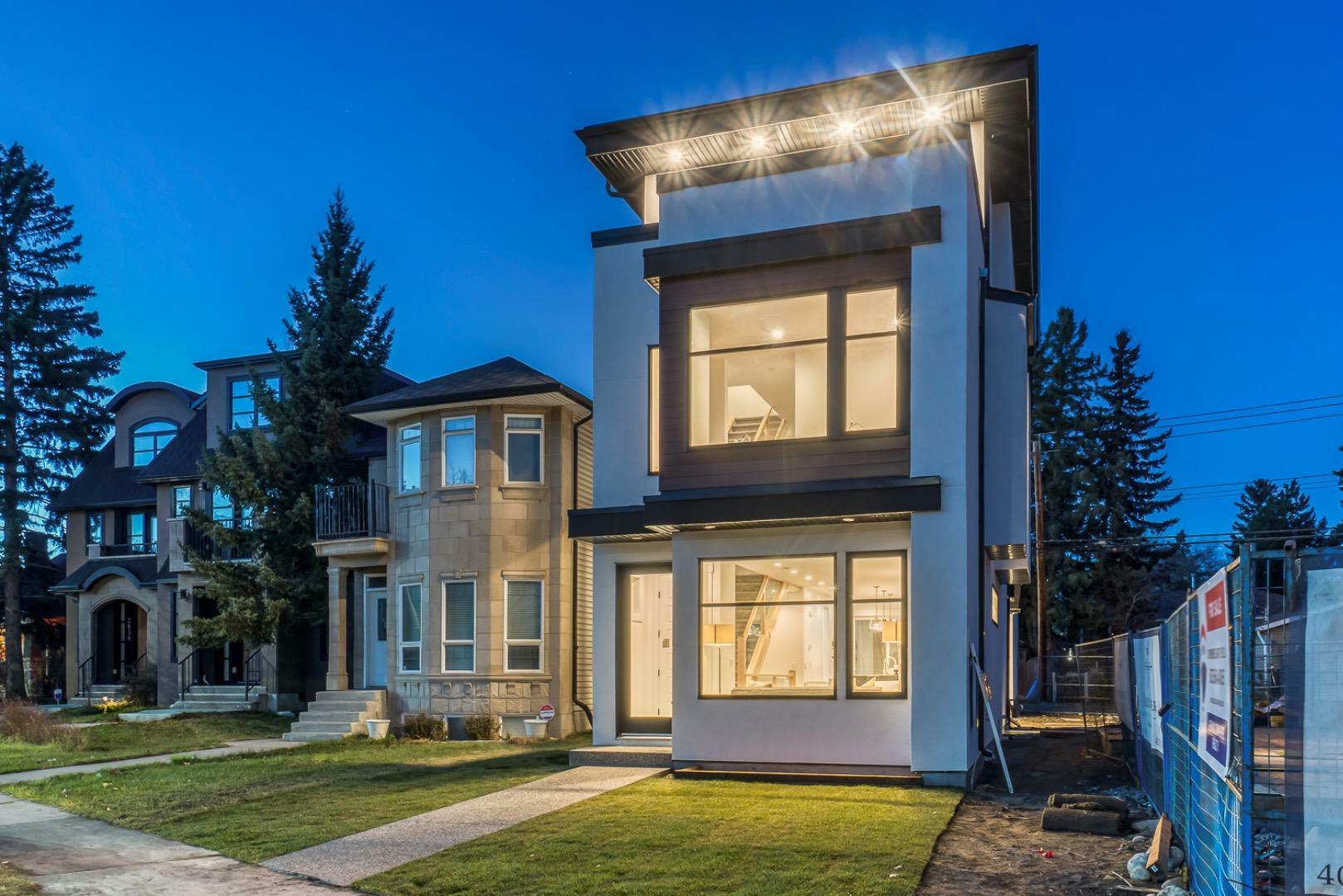 Property Photo: 2832 Parkdale Boulevard NW AB T2N 3S8